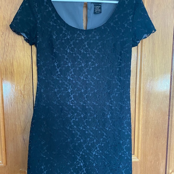 Aritzia Lace Mini Dress - Picture 4 of 11